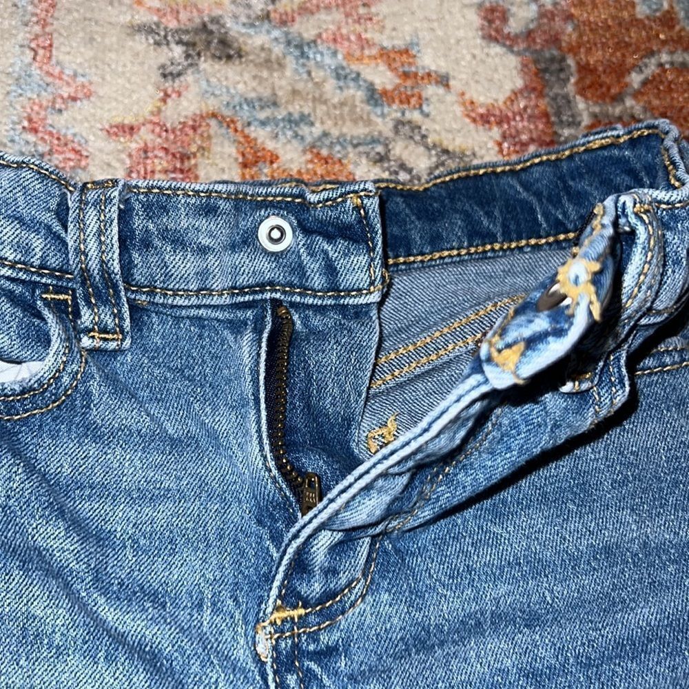Art Class Distressed Jeans  - Picture 5 of 9